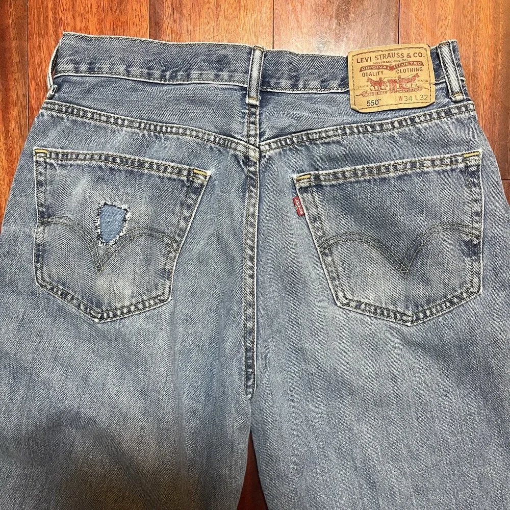 Vintage Levis 550 Jeans Mens 34x32 Blue Relaxed Fit Denim Light Wash Y2K READ *